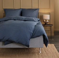 Parure De Lit Satin NIRA 240x220 Bleu Foncé 5 Parure De Lit Satin NIRA 240x220 Bleu Foncé -Magasin De Meubles 184793